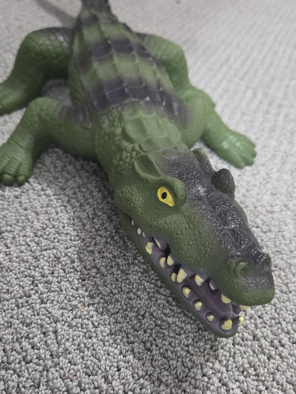 Toys R Us Maidenhead 2015 Soft Squeezable Rubber Alligator Large 23" Gator Toy